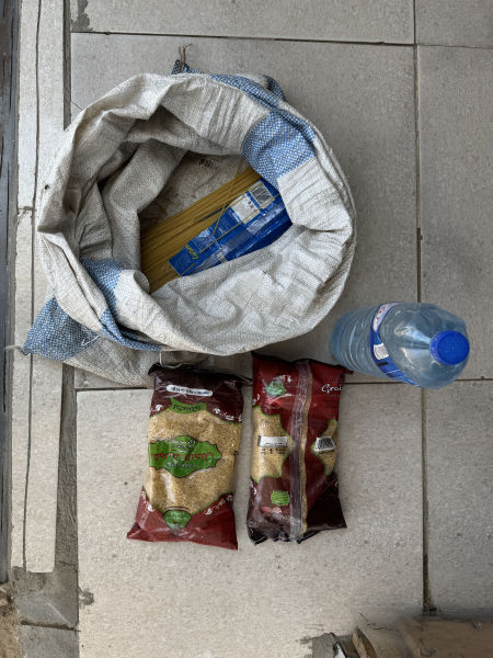 ޹ҽʱҽԺڵһߴGHFַʳһСһƿˮڷַ㣬ˮȺλߵ۾Ҳͼ/Nour Alsaqqa/MSF