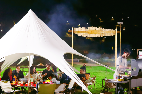 ͼɽӪأÿǲμӡʫ衱ɽּͬʱCEOƵʳ