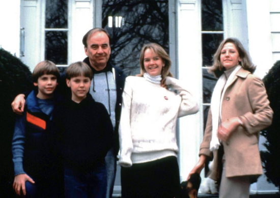 1989³・ĬڶӰȼǵŮղķ˹ɯλŦԼеļкӰ